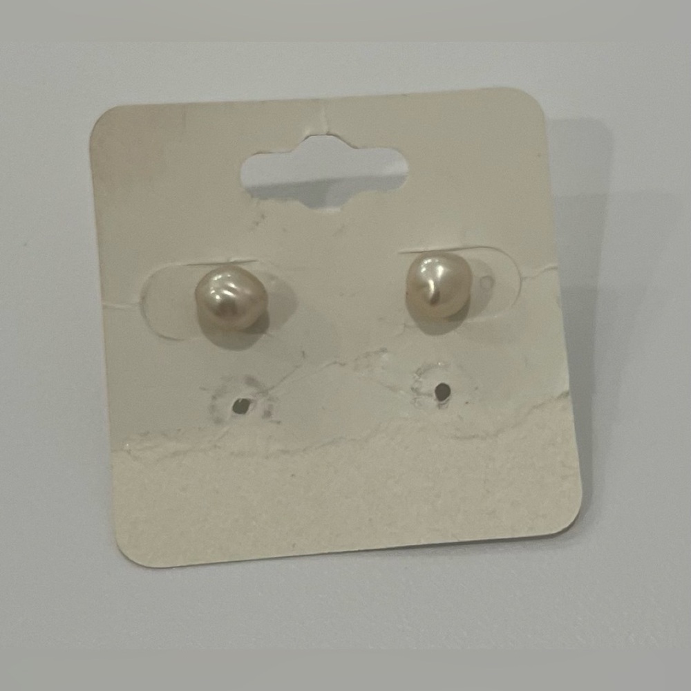 14k Yellow Gold Freshwater Pearl Stud Earrings